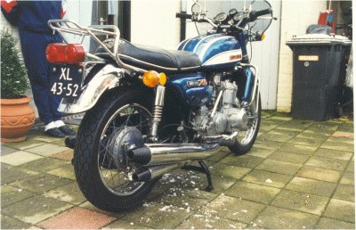 GT750J-NL-right.jpg (35678 bytes)