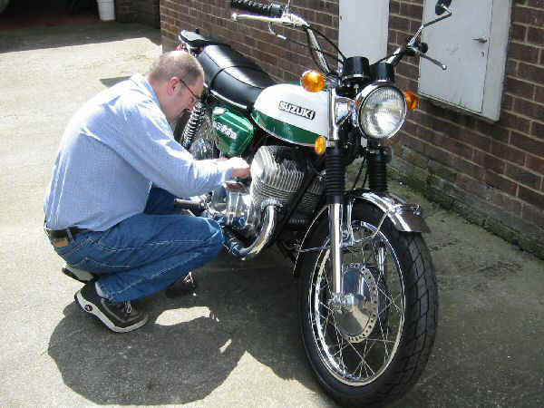 johnnyuk2.JPG (82831 bytes)